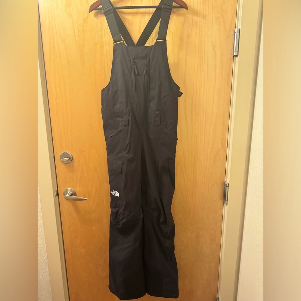 Brand New - North Face Insulated Bib Snow Pants in a Size  Medium